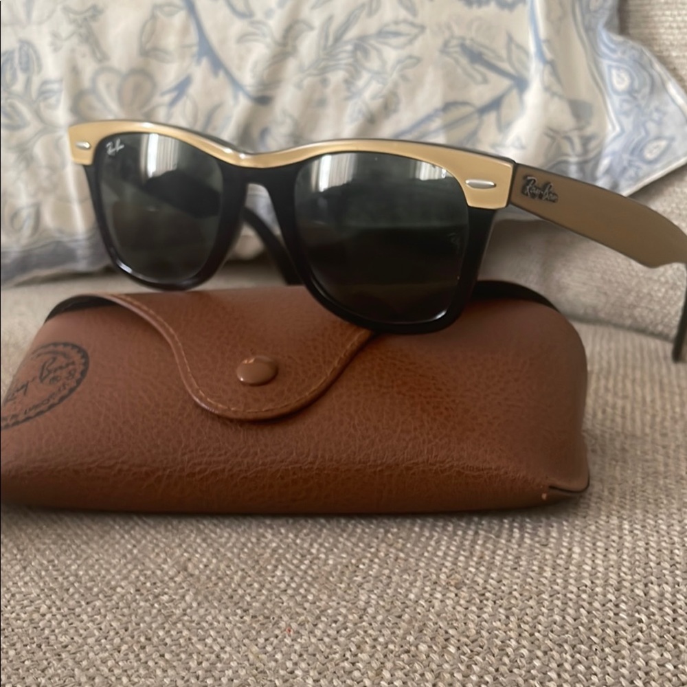 Ray-Ban Wayfarer Sunglasses in Black and Tan/Gold